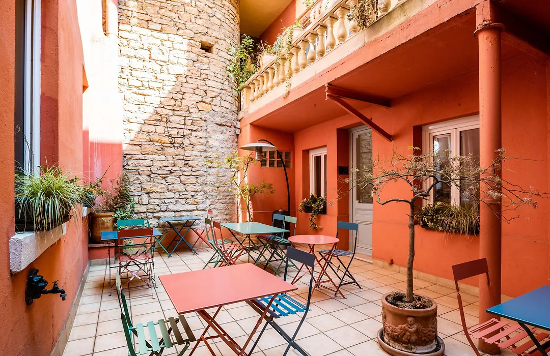Au Patio Morand-1